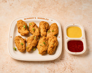 8 pcs d'ailes avec deux sauces faites maison
